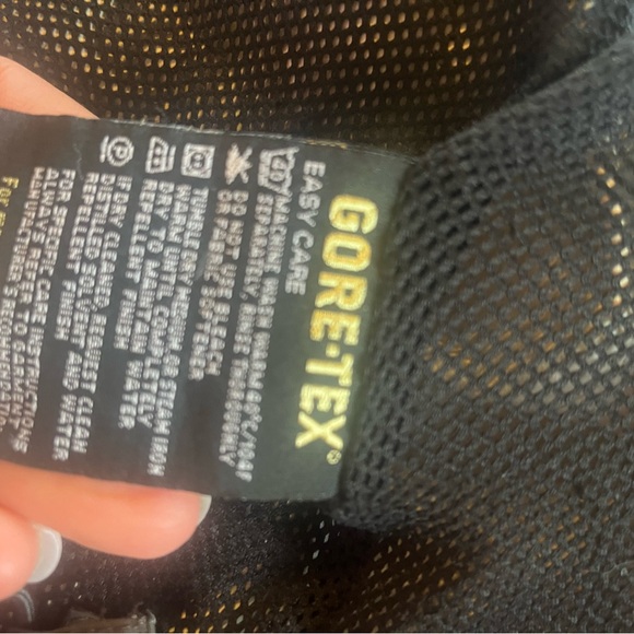 Bass Pro ShopMen's 3XLT Gore-Tex rain coat - Picture 2 of 9